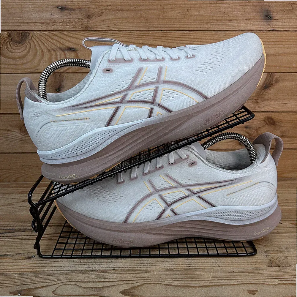 Asics Turnschuhe Damen Größe UK 9 Gel Kayano 32 weiß orange leuchtende Laufschuhe