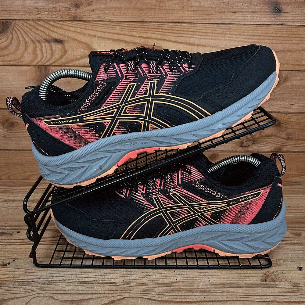 Asics Turnschuhe Damengröße UK 7 Gel Venture 9 schwarz koralle Trailrunningschuhe