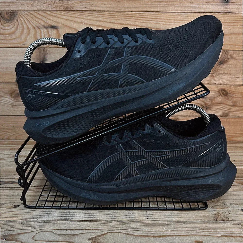 Asics Turnschuhe Damengröße UK 9 Gel Kayano 30 dreifach schwarz Straßenlaufschuhe