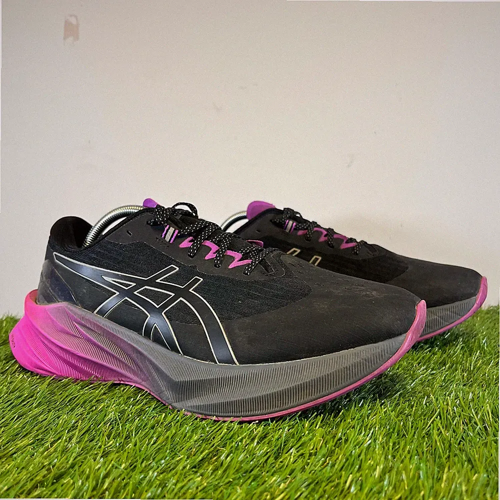 Asics Turnschuhe Größe 10 Damen schwarz Novablast 3 Lite-Show Walking Laufschuhe