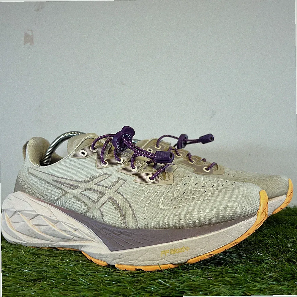Asics Turnschuhe Größe 9 Damen weiß Novablast 4 TR Komfort Walking Laufschuhe