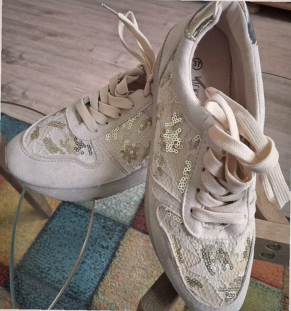 Bequeme, sportlich-chice LAUFSCHUHE Gr. 37 In Beige-Gold Gr.37