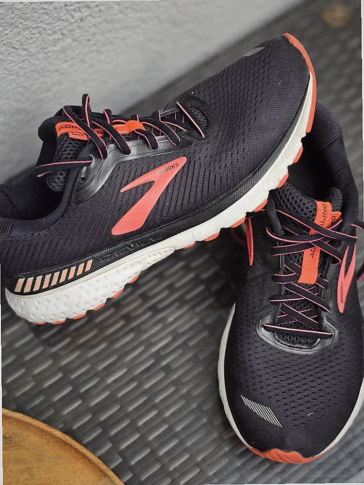 Brooks Adrenaline GTS Laufschuhe Damen& Herren Schwarz/neon Größe 42 VB