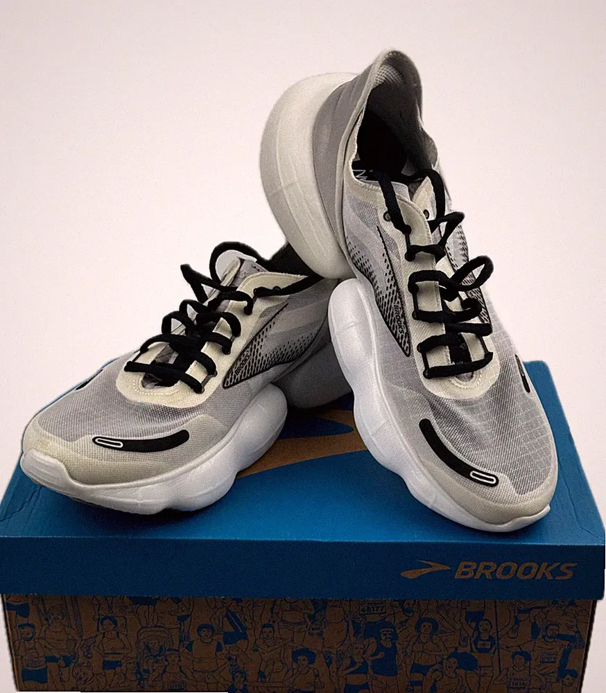 Brooks Aurora-BL Damen Laufschuhe White/Alloy/Black Gr. 40,5