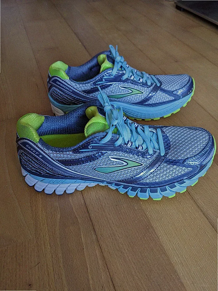 Brooks Ghost 6 Damen Laufschuhe – unbenutzt – Größe 40,5