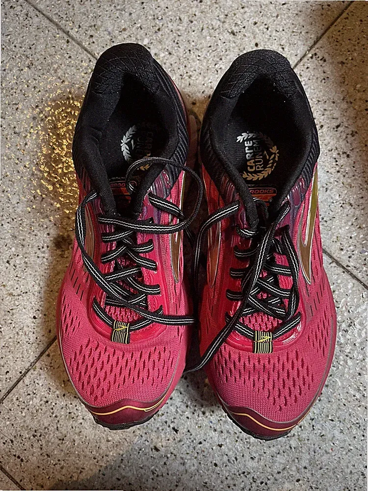 Brooks Ghost 9 Damen Running 36,5 Fuxia