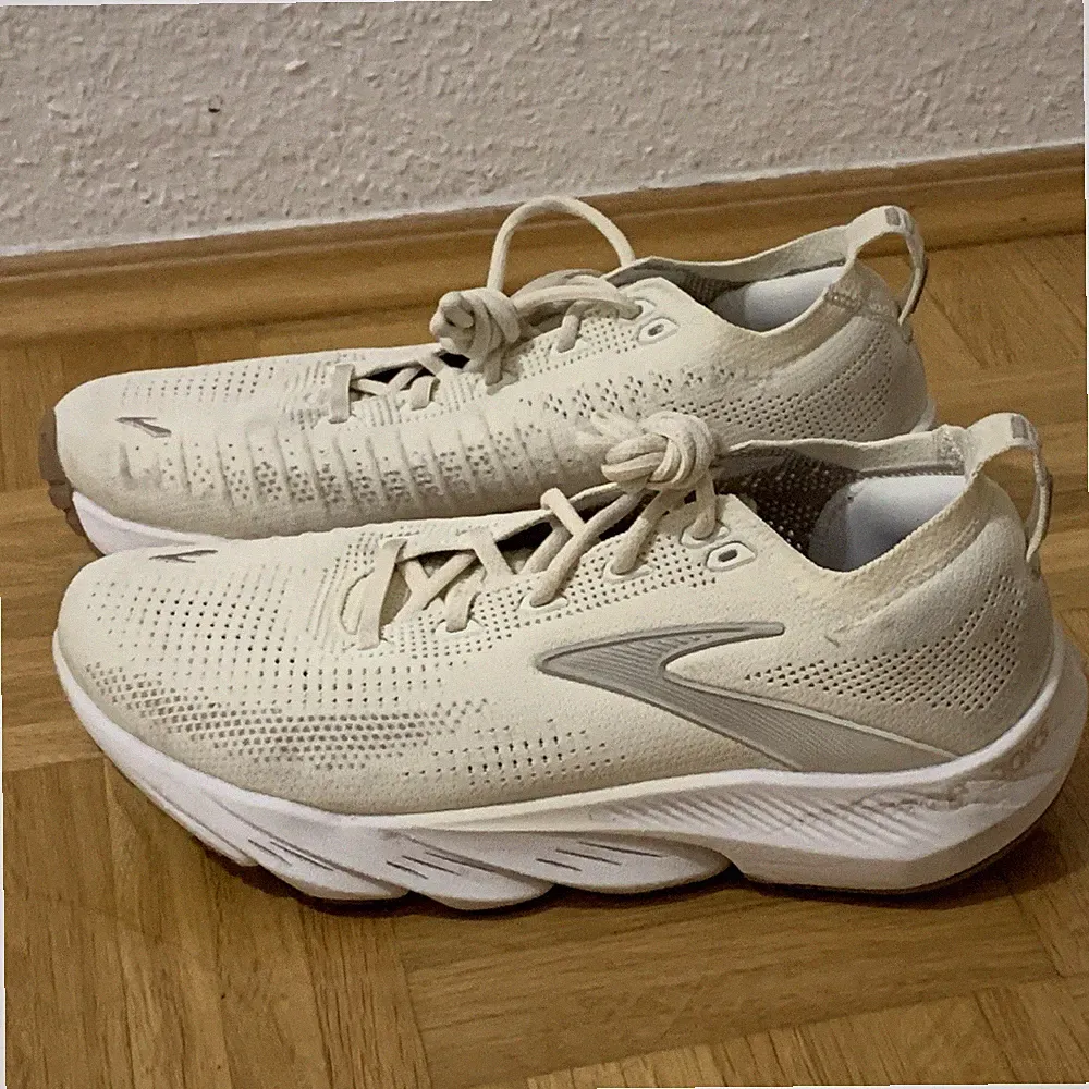 laufschuhe damen brooks