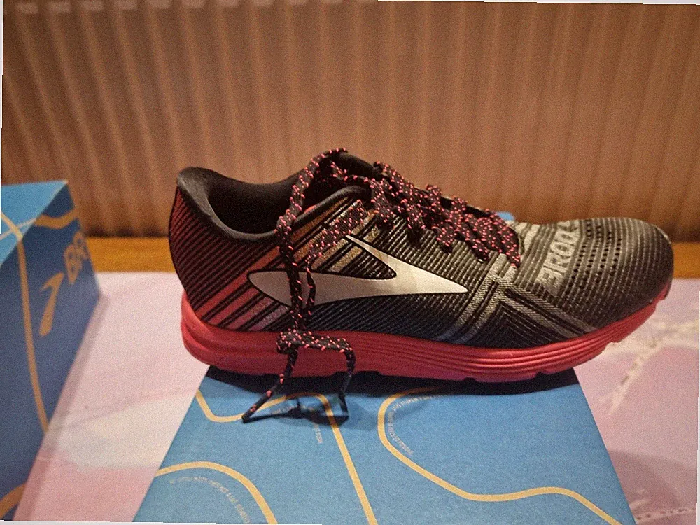 Brooks Hyperion Laufschuhe Damen Gr. 38,5 Black/ Pink