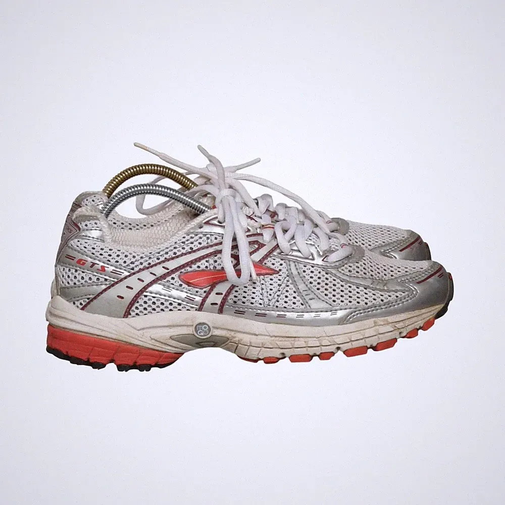 Brooks, Laufschuhe, Größe: 37 1/2, Adrenaline Gts, Weiß/Silber/Rot, Damen #8I6