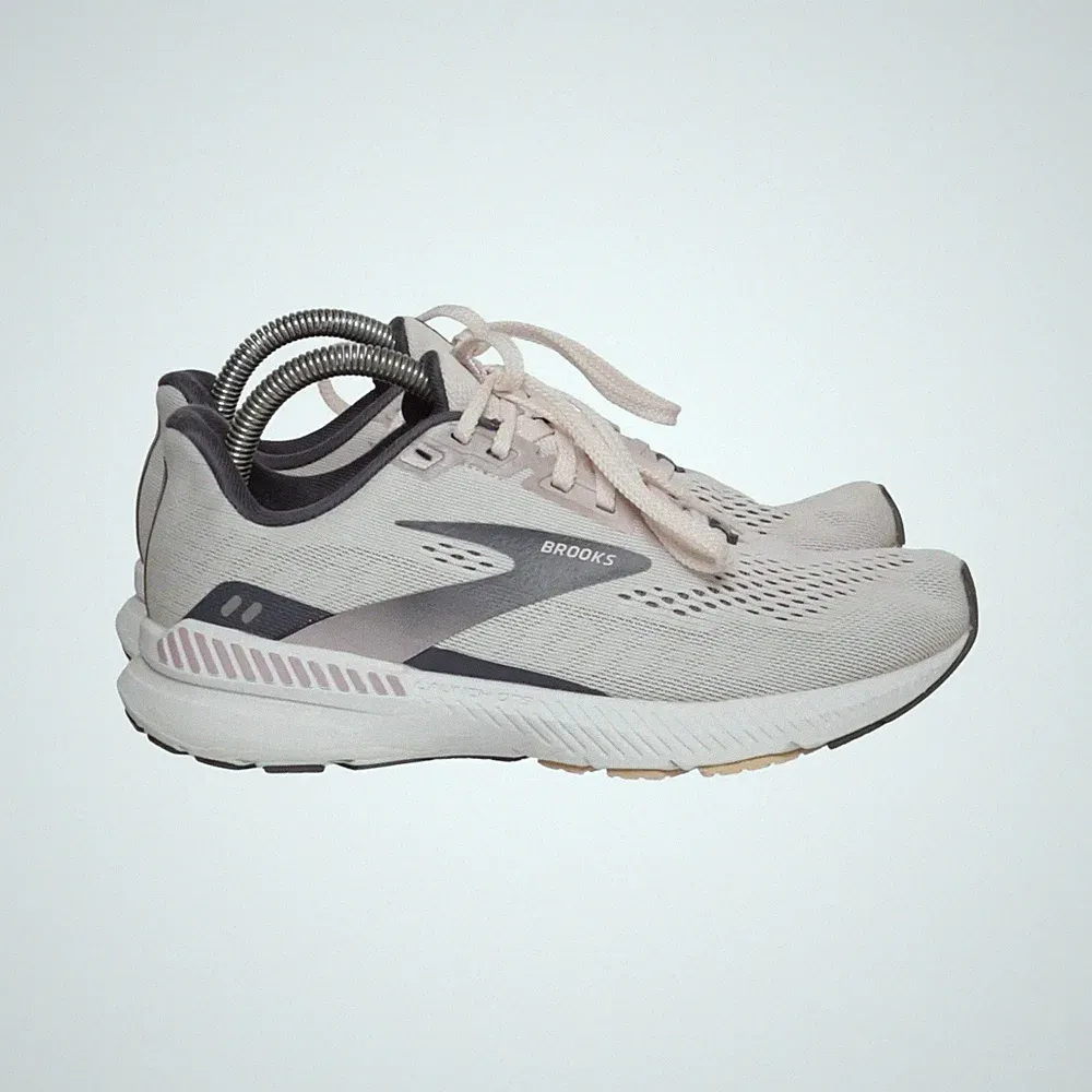 Brooks, Laufschuhe, Größe: 37 1/2, model: launch 8, Beige/Schwarz, Damen #199