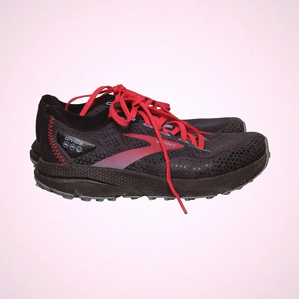 Brooks, Laufschuhe, Größe: 37 1/2, Schwarz/Rot/Blau, Damen #pxH