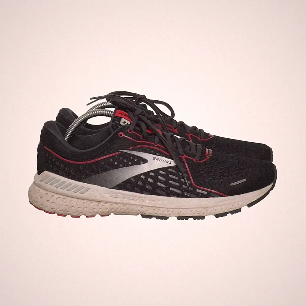 Brooks, Laufschuhe, Größe: 44, Schwarz/Grau/Rot, Damen #TcE