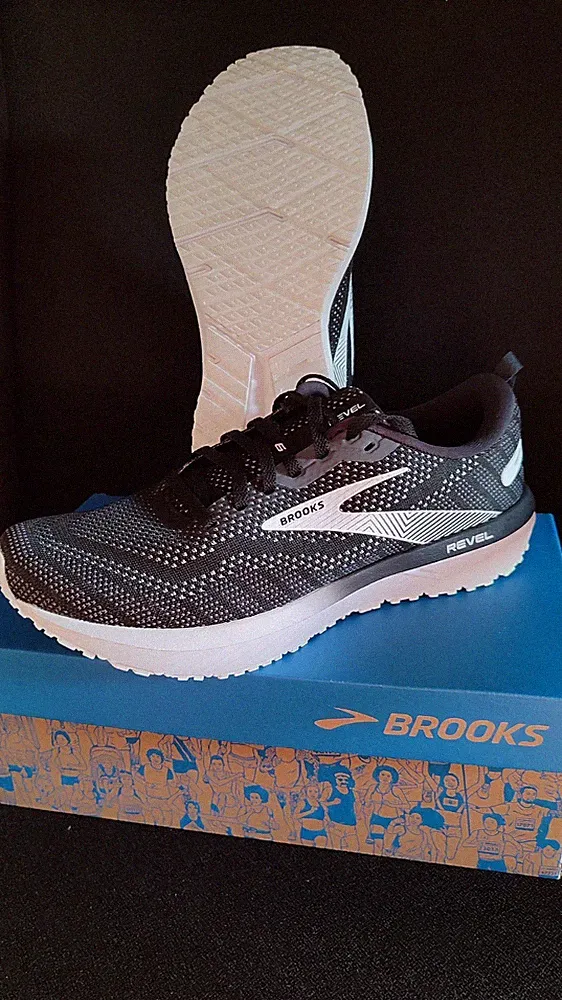 Brooks Laufschuhe Revel 6 Damen Sneaker Turn Sport Schuhe Gr.42,5 100,00€UVP