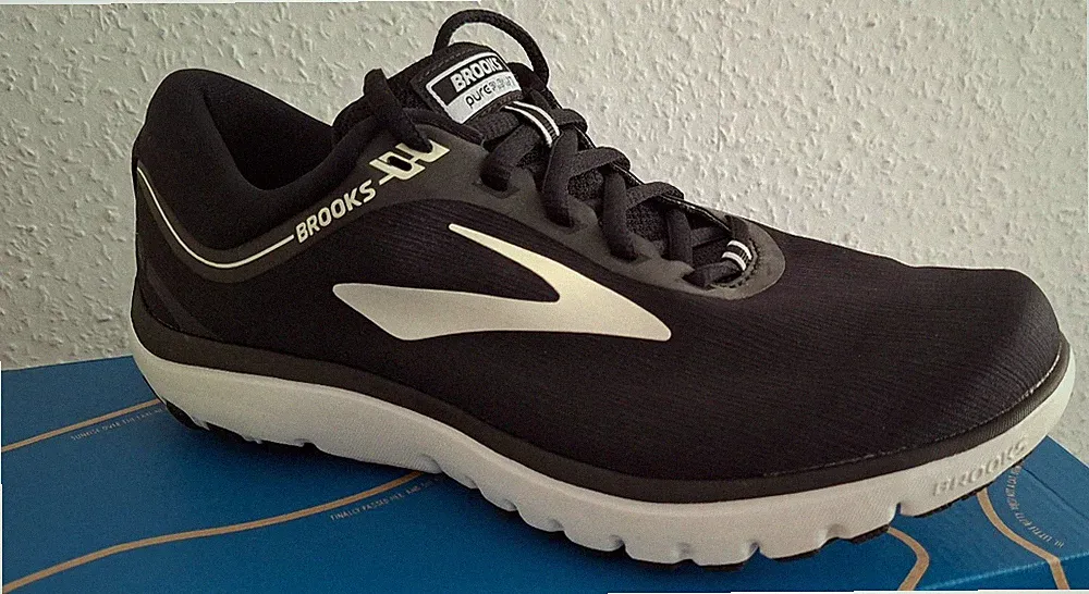 BROOKS PURE FLOW 7 Gr. 7,5 (38,5) TOP BARFUSS - LAUFSCHUH/SNEAKER- NEU !