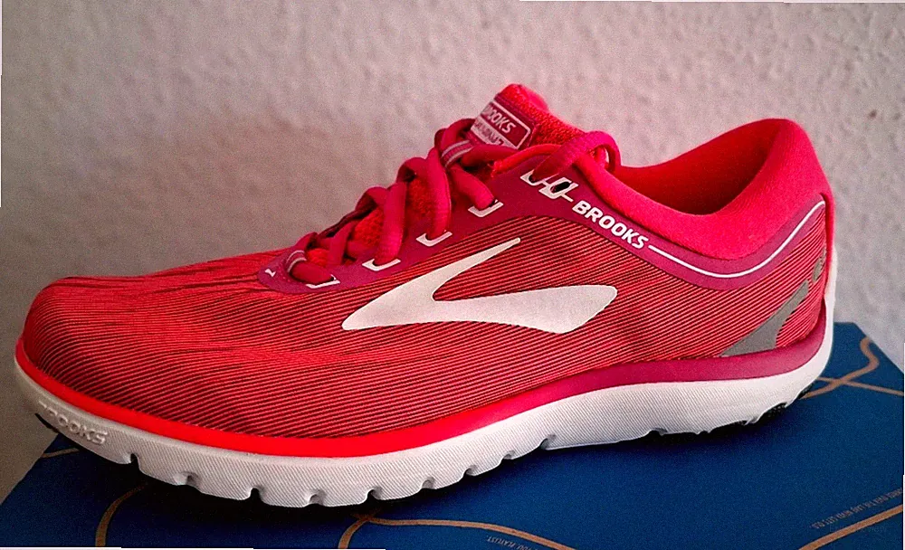 BROOKS PURE FLOW 7 Gr. 7,5 (38,5) TOP LAUFSCHUH/SNEAKER- NEU und OVP