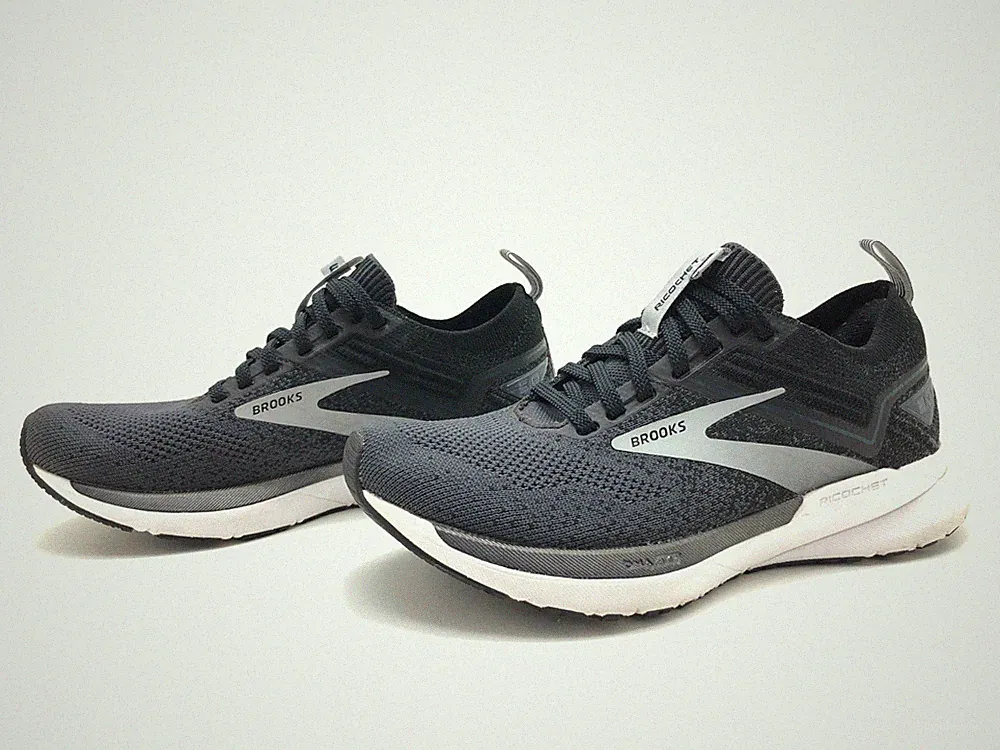 Brooks Ricochet 3 Laufschuhe Gr. 37,5 Sportschuhe Turnschuhe Komfort Schwarz