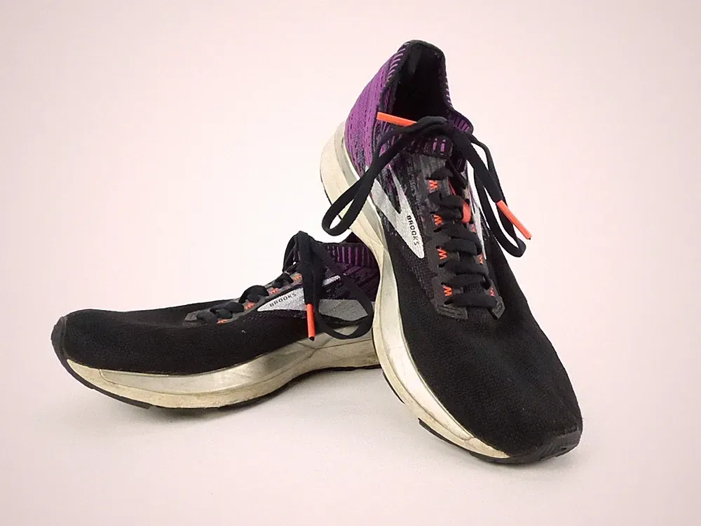 Brooks Ricochet Sneaker Gr. 39 Laufschuhe Turnschuhe Textil Schwarz/Lila (18735)