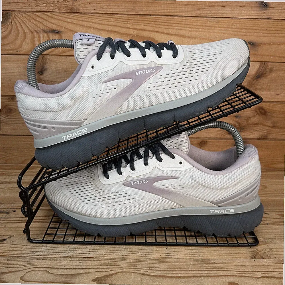 Brooks Turnschuhe Damen Größe UK 5,5 Trace weiß grau Strick Straßenlauf Fitnessschuhe