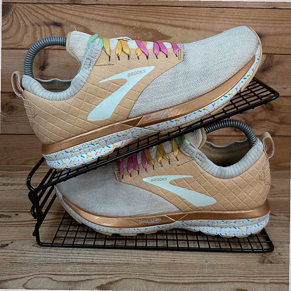 Brooks Turnschuhe Damen Größe UK 6 Ricochet LE beige braun Straßenlaufschuhe