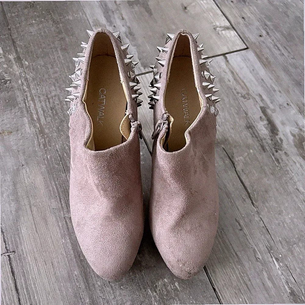 Catwalk Damen Stiefeletten Beige Faux-Wildleder Nieten/Spikes Stiletto EU 37