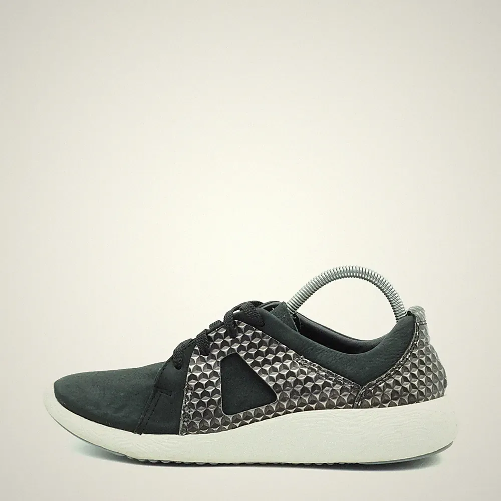 Clarks Damen 26115594 Sneaker Schwarz Synthetik Komfortabel Komfort EU 39