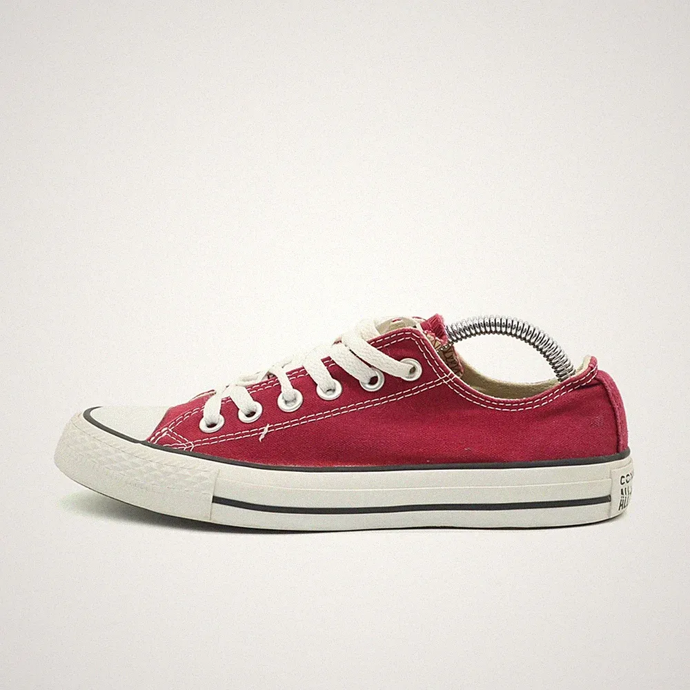 Converse Damen Chuck Taylor All Star Low Sneaker Rot Leicht, Kultstatus EU 37