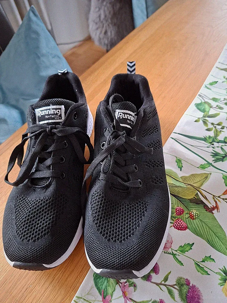 Damen Laufschuhe Running Sport schwarz Strick Gr. 40 EU/ UK 7 Neu o.Etikett