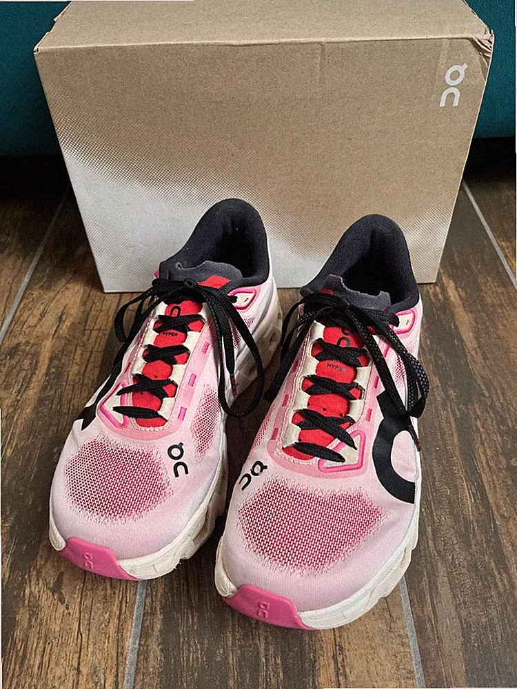Damen Running/Laufschuhe *On* Cloudmonster Hyper Gr. 39 Farbe rosa/creme/rot