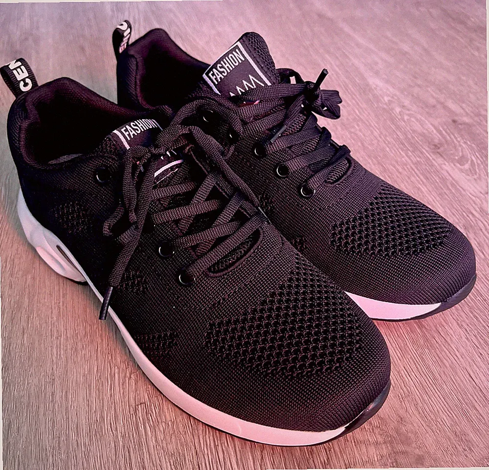 Damen Turnschuhe Laufschuhe Freizeit Gr. 40 Schwarz Neu