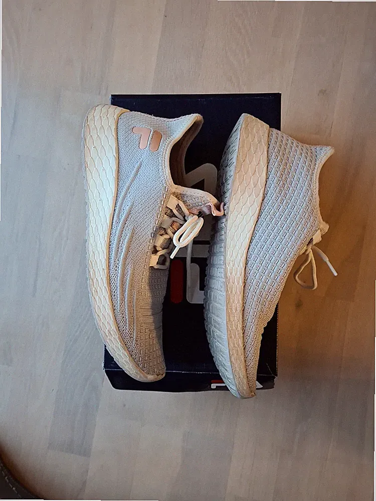 FILA Damen Sportschuhe Laufschuhe Halle Gr 39