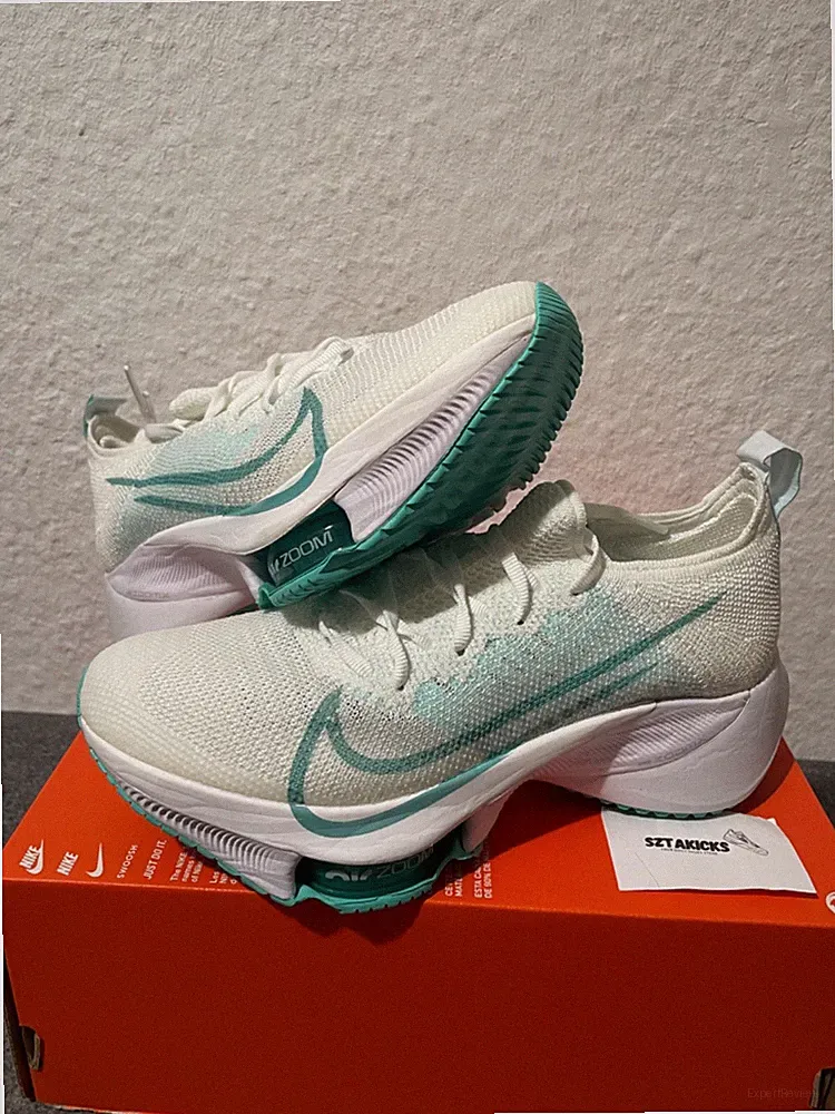 Gr 36.5 Nike Air Zoom Tempo Next% FK Laufschuhe Damenschuhe