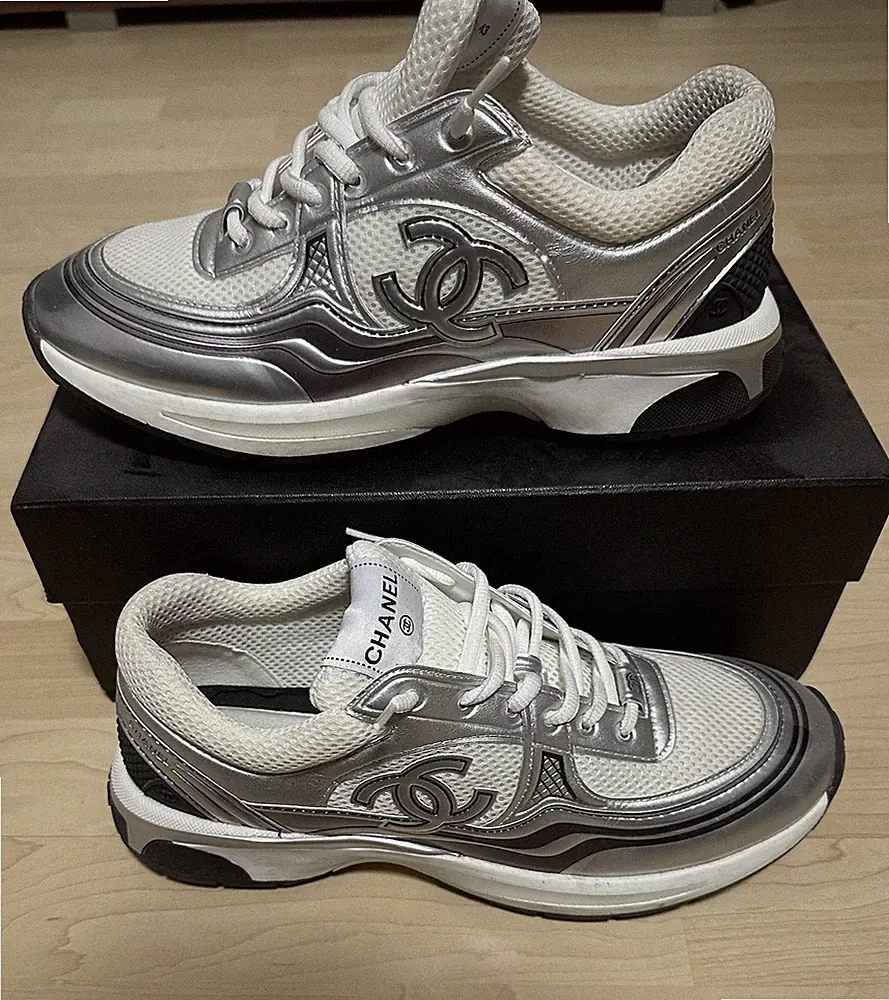H&M Unisex Sneaker Low Top Mesh Logo silber/weiß/schwarz Schnürung EU 43
