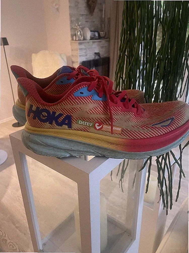 HOKA Damen Cilfton 9 Laufschuhe, Größe 41 1/3 Limited Edition