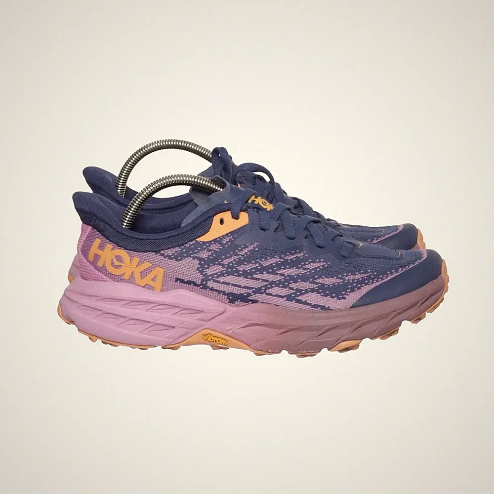 Hoka, Laufschuhe, Größe: 36 2/3, model: speedgoat 6, Blau/Lila/Mehrfarbig #PLx