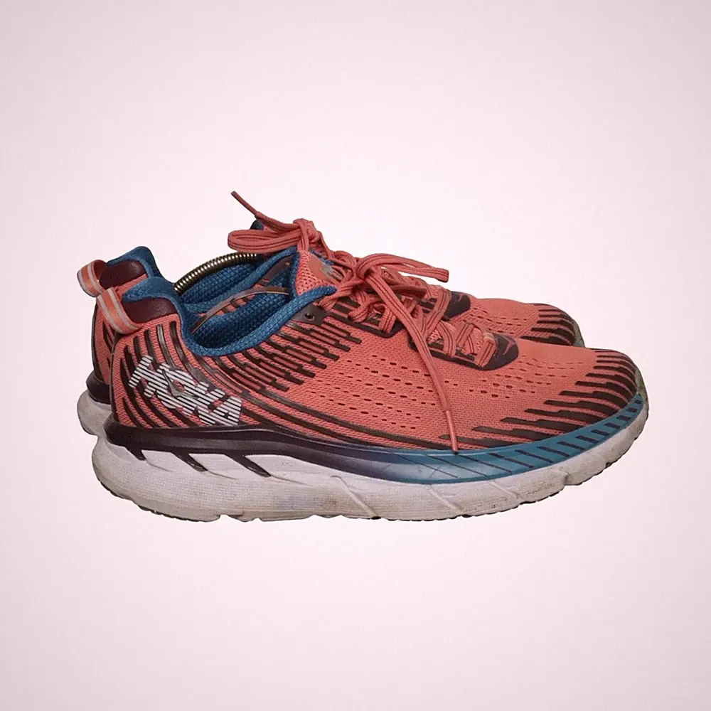 Hoka, Laufschuhe, Größe: 39 1/3, W CLIFTON, Leder, Rot/Blau, Damen #btC