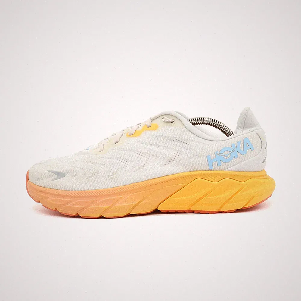 Hoka One Damen Arahi 6 Wide Sportschuh Weiß/Orange/Gelb Laufschuh EU 41 1/3