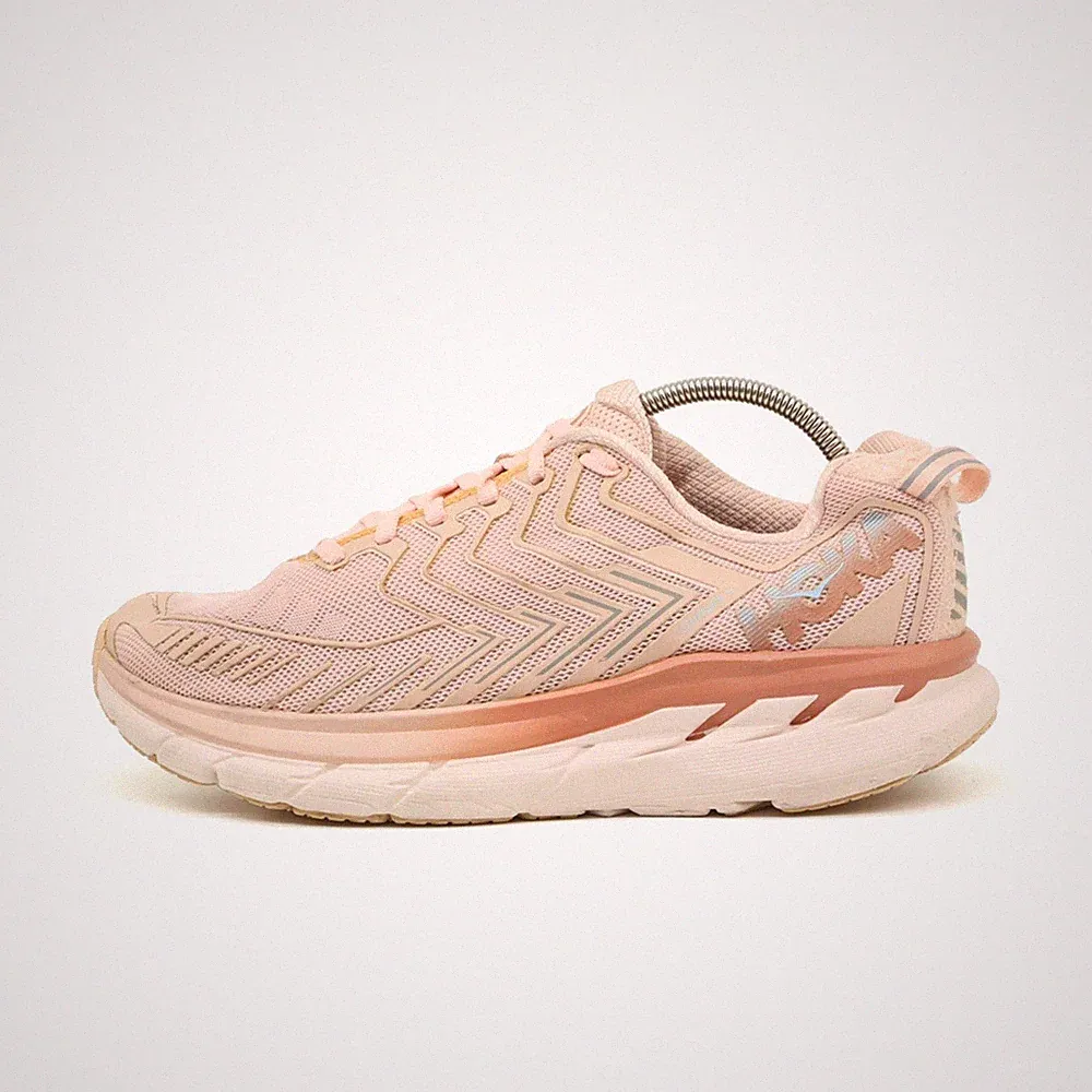 Hoka One Damen Clifton 4 x Outdoor Voices Sportschuhe EU 40 Rosa 1107230 PBS