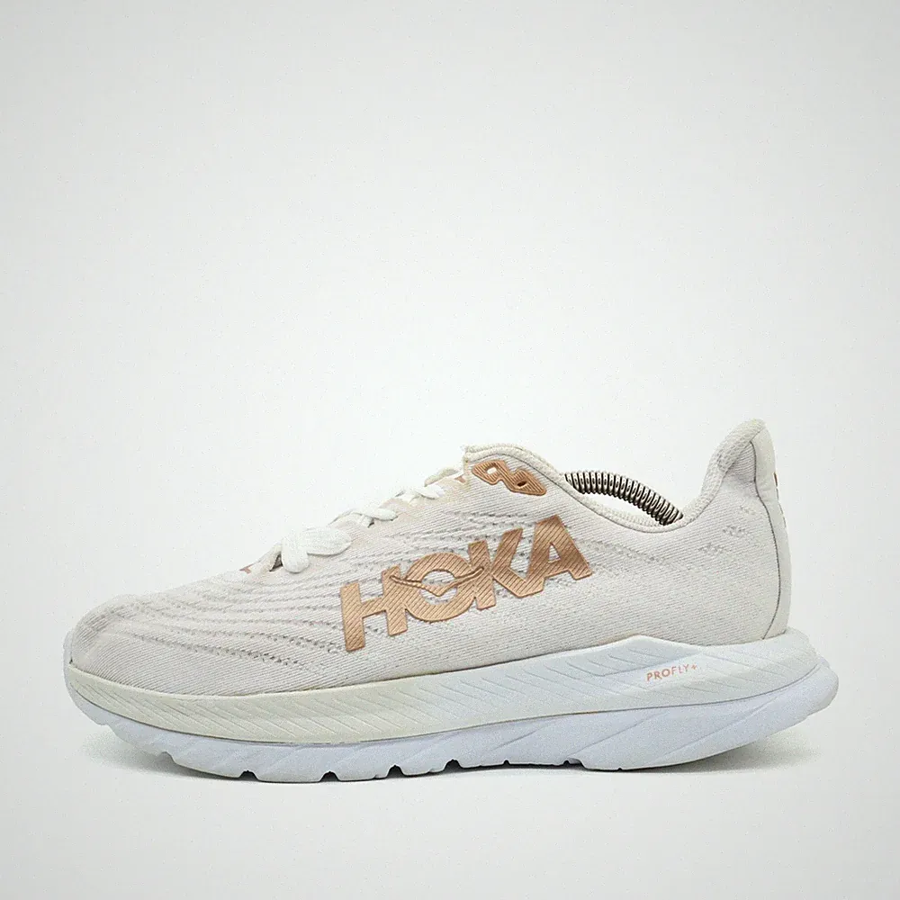 Hoka One Damen Mach 5 Schuhe Weiß/Beige/Gold Textil Dämpfung Laufschuh EU 41⅓