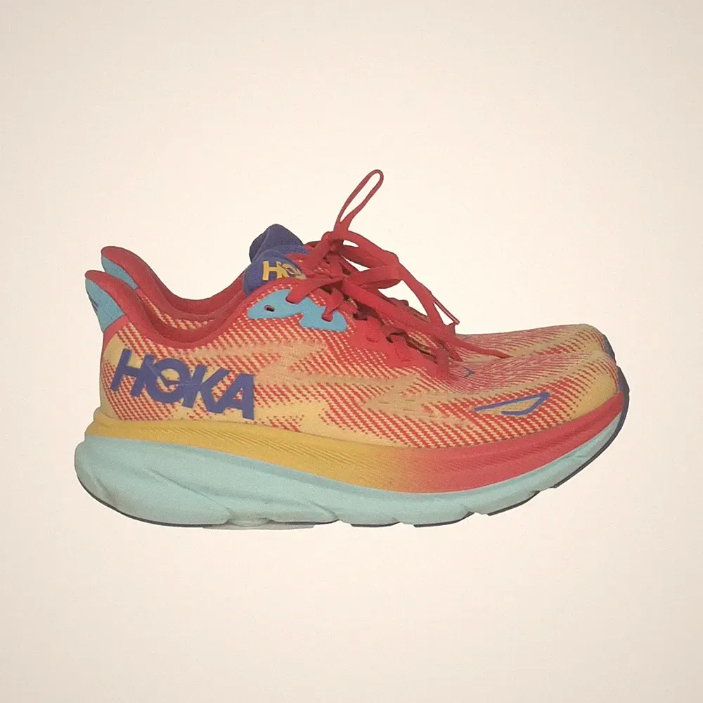 Hoka One One, Laufschuhe, Größe: 37 1/3, Clifton 9, Rot/Gelb/Blau, Damen #TYv