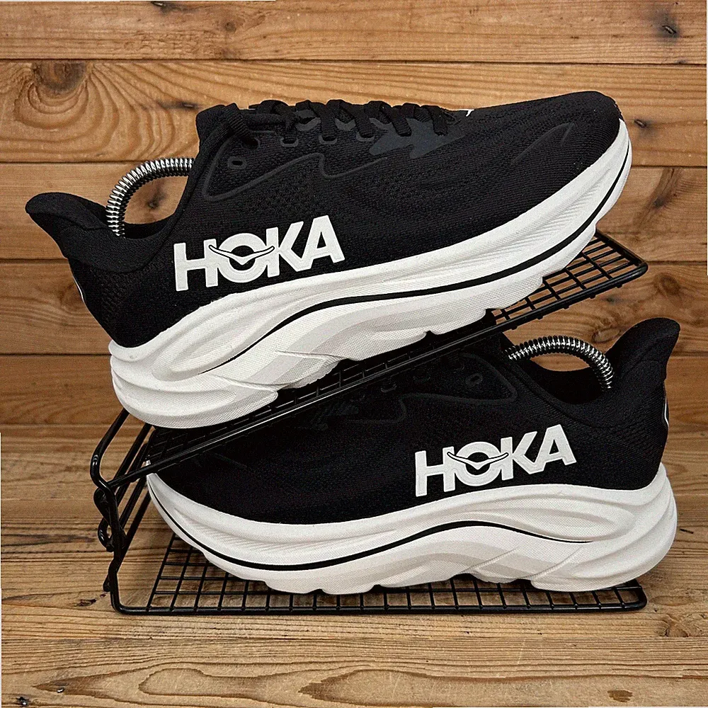 Hoka One One Turnschuhe Damen Gr. UK 6,5 Clifton 10 Weite schwarz Straßenlaufschuhe