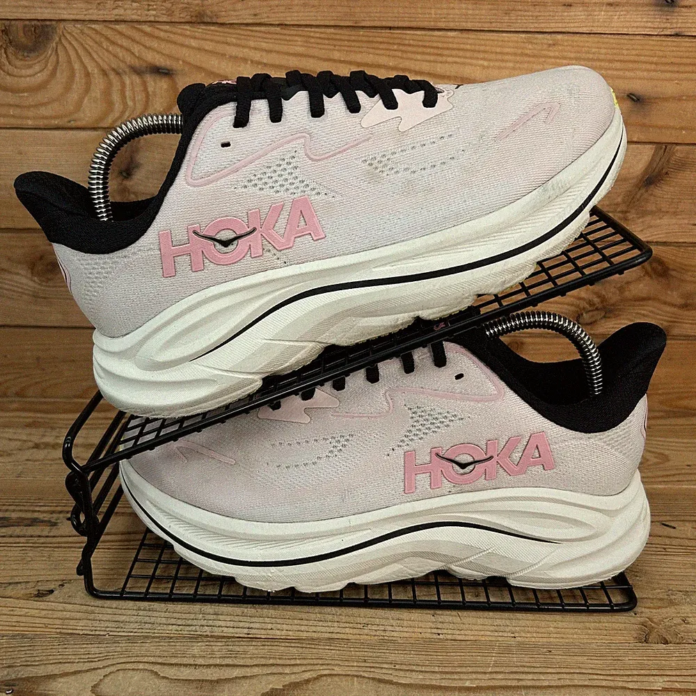Hoka One One Turnschuhe Damen Größe UK 6 Clifton 10 Weite rosa Straßenlaufschuhe
