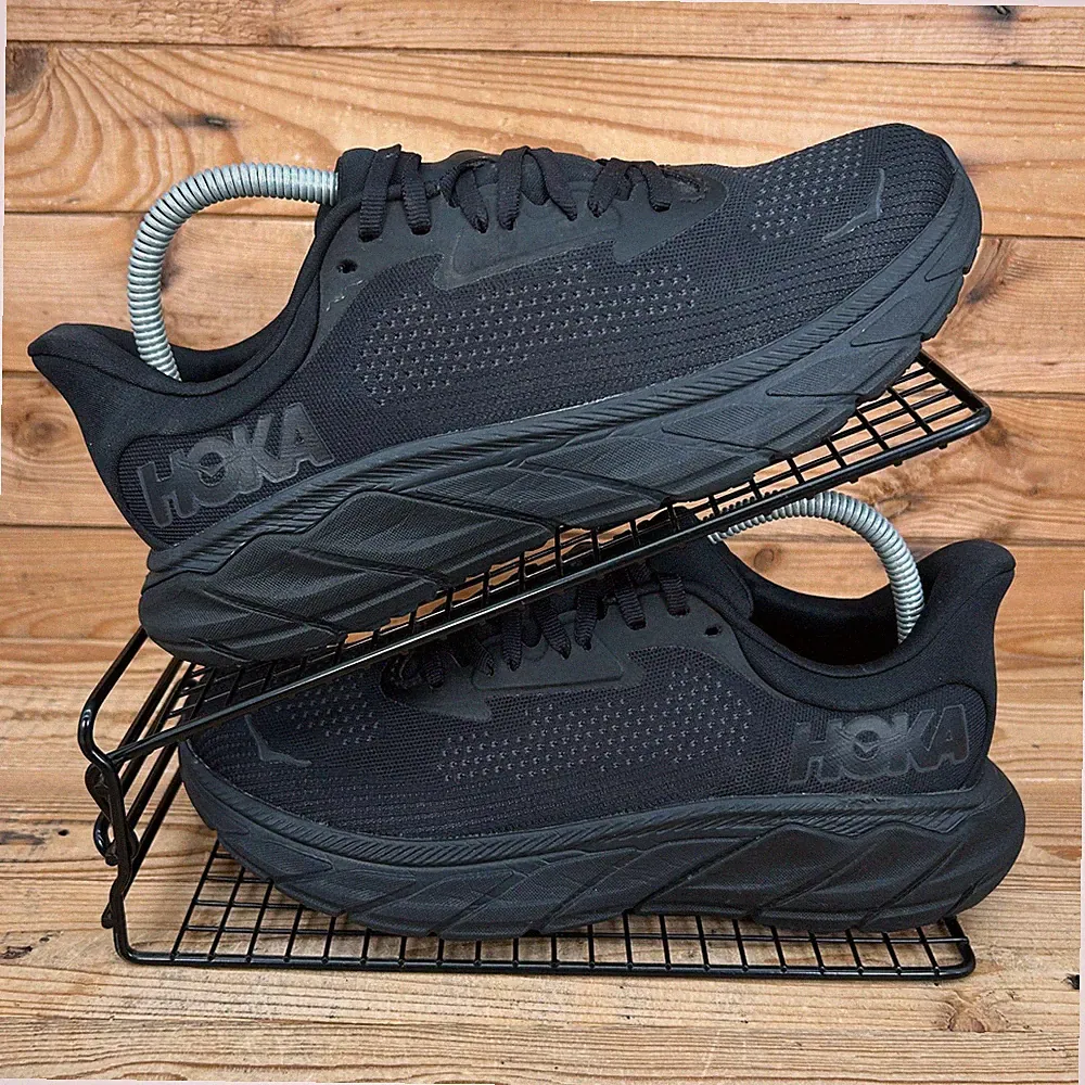 Hoka One One Turnschuhe Damen Größe UK 7 Arahi 7 dreifach schwarz Straßenlaufschuhe