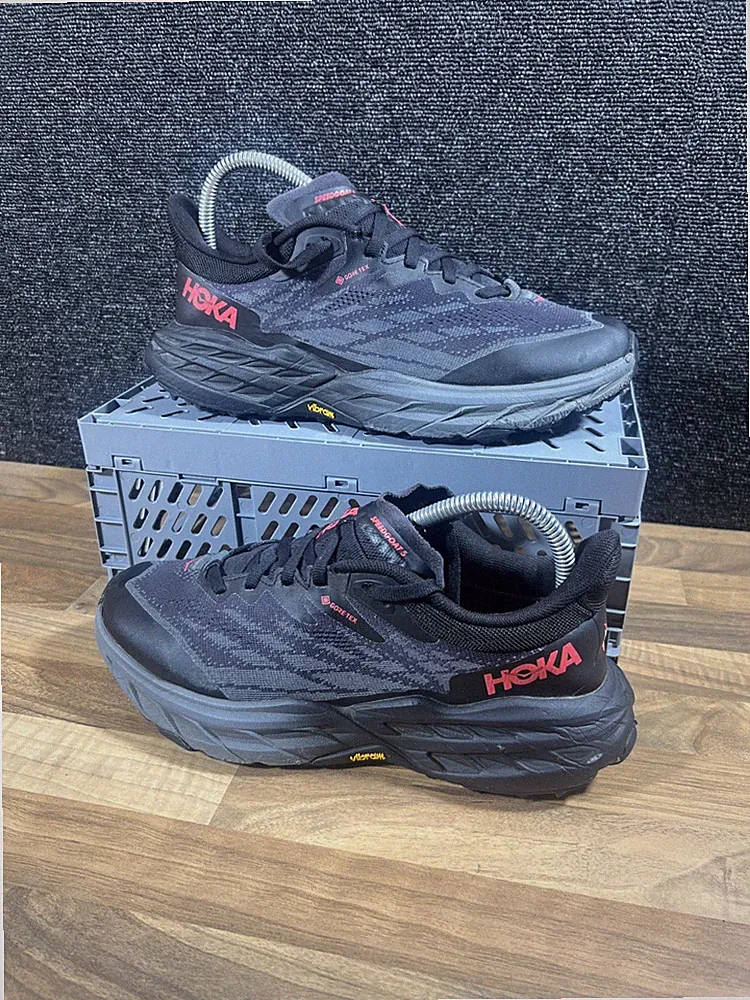 Hoka Speedgoat 5 Gore-Tex Spike Damen Trail Sneaker Gr. UK 6