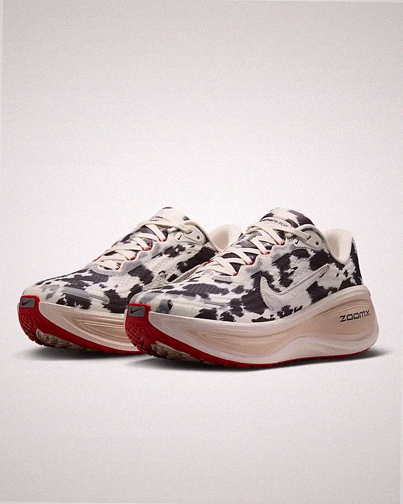 IR0035-100 Nike Vomero Plus Straßenlaufschuhe (Damen)