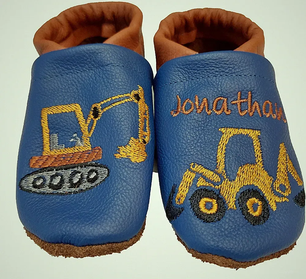 Krabbelschuhe Lauflernschuhe, Bagger Lader Lederpuschen bestickt personalisiert