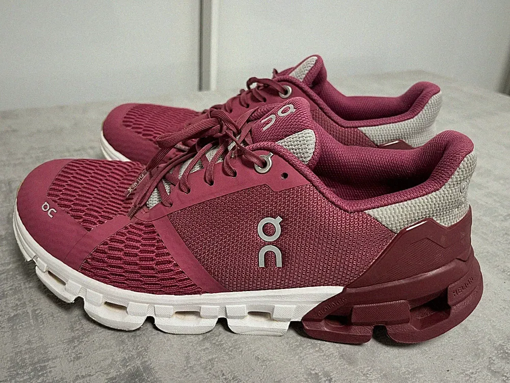 Laufschuhe Sport Schuhe von On (Running Cloudflyer) Gr. 40