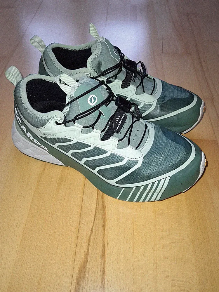 Laufschuhe Turnschuhe Schuhe Scarpa Damen Gr. 39,5 neuwertig