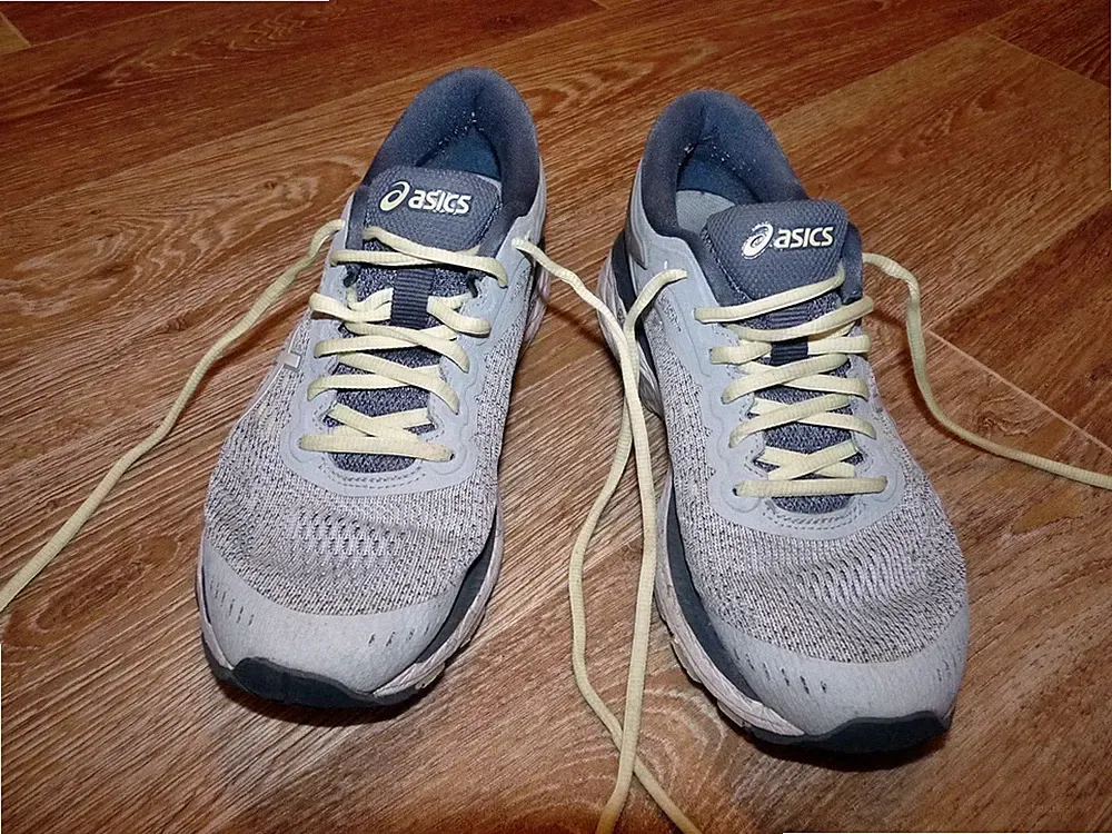 Laufschuhe Unisex Gr. Innensohle 25,5 cm