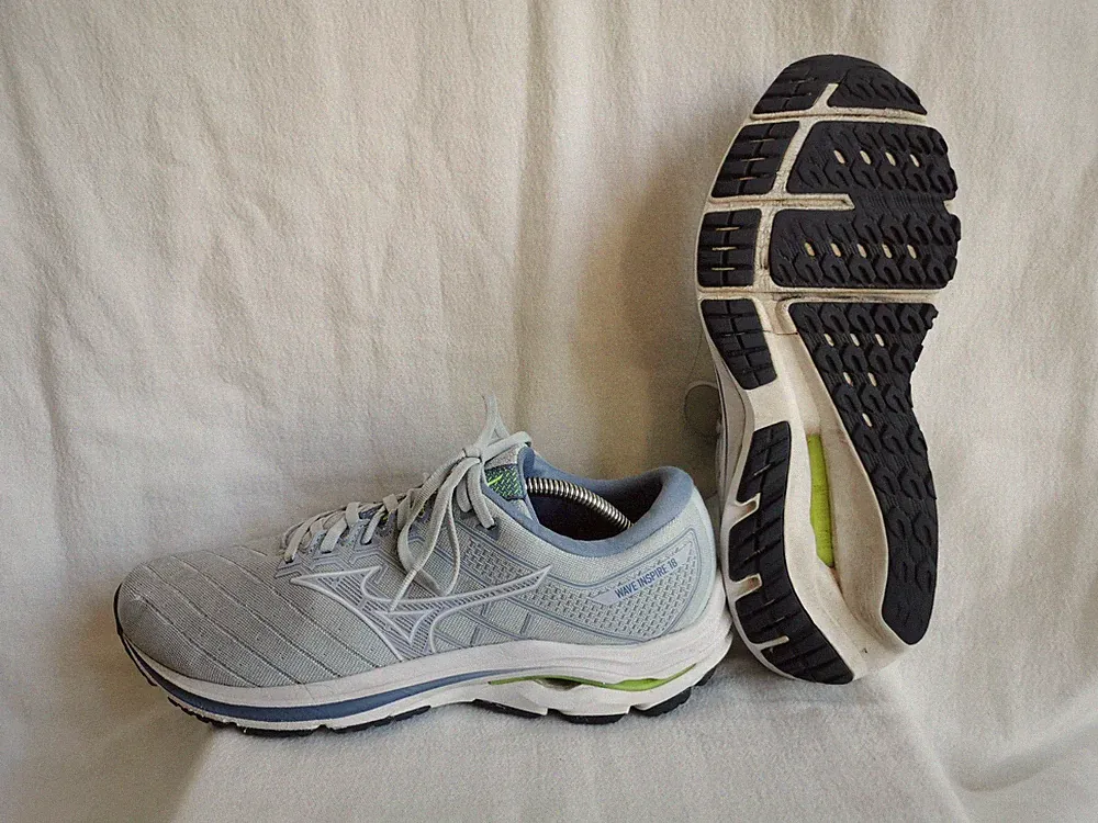 Mizuno W Wave Inspire 18 Laufschuhe EU 41 US 10 Sneaker grau-blau J1GD224401