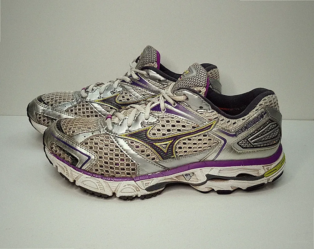 MIZUNO WAVE INSPIRE 7 GRÖSSE 6 UK EUR39 DAMEN LAUFSCHUHE SNEAKER SCHUHE MÄNGEL